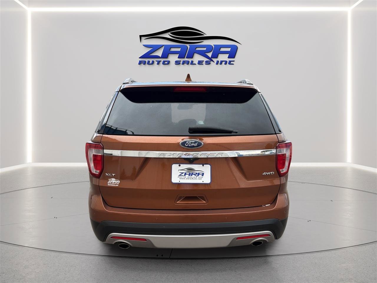 Used 2017 Ford Explorer XLT w/ Equipment Group 202A AWD/4WD image 6