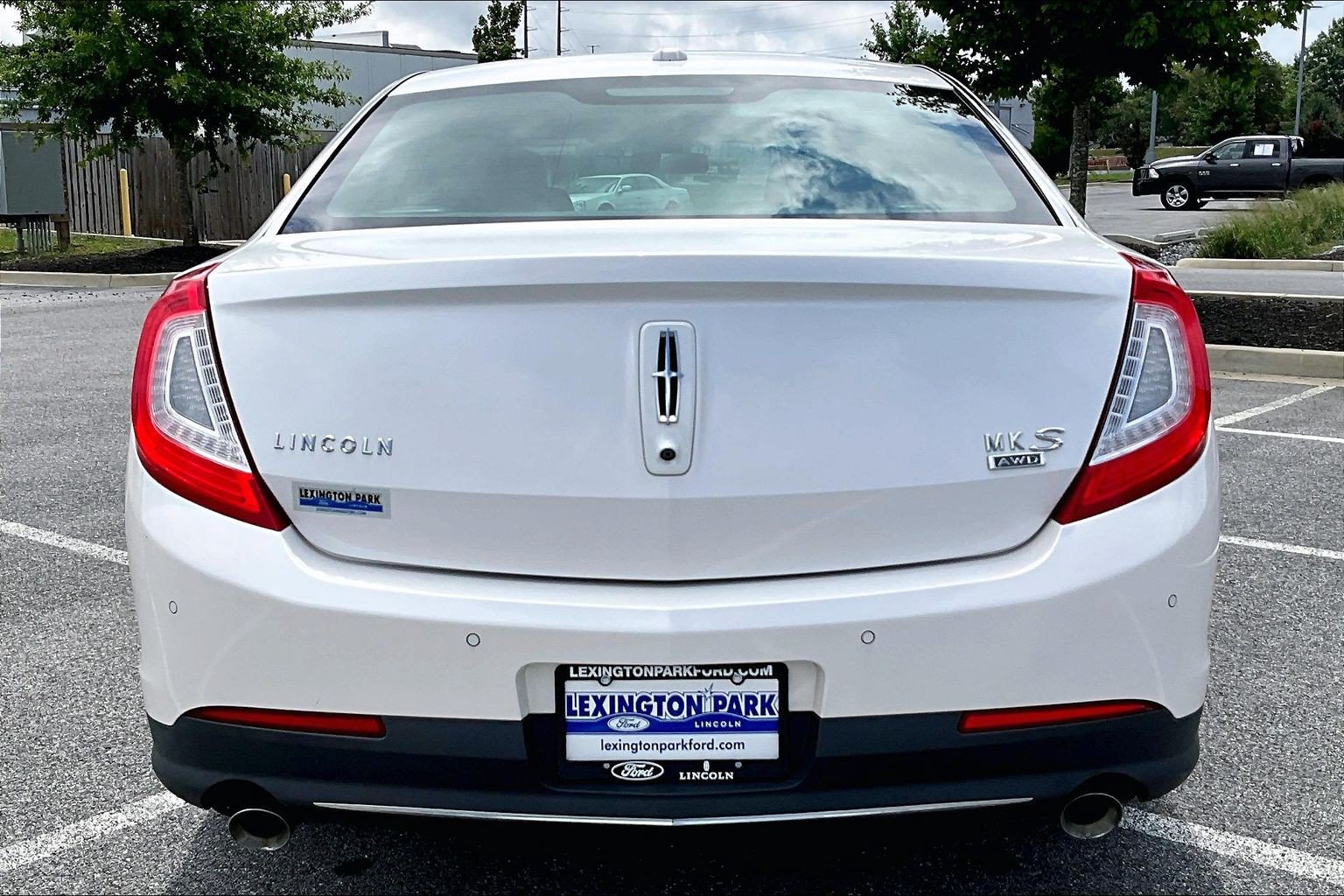 Used 2013 Lincoln MKS AWD image 5