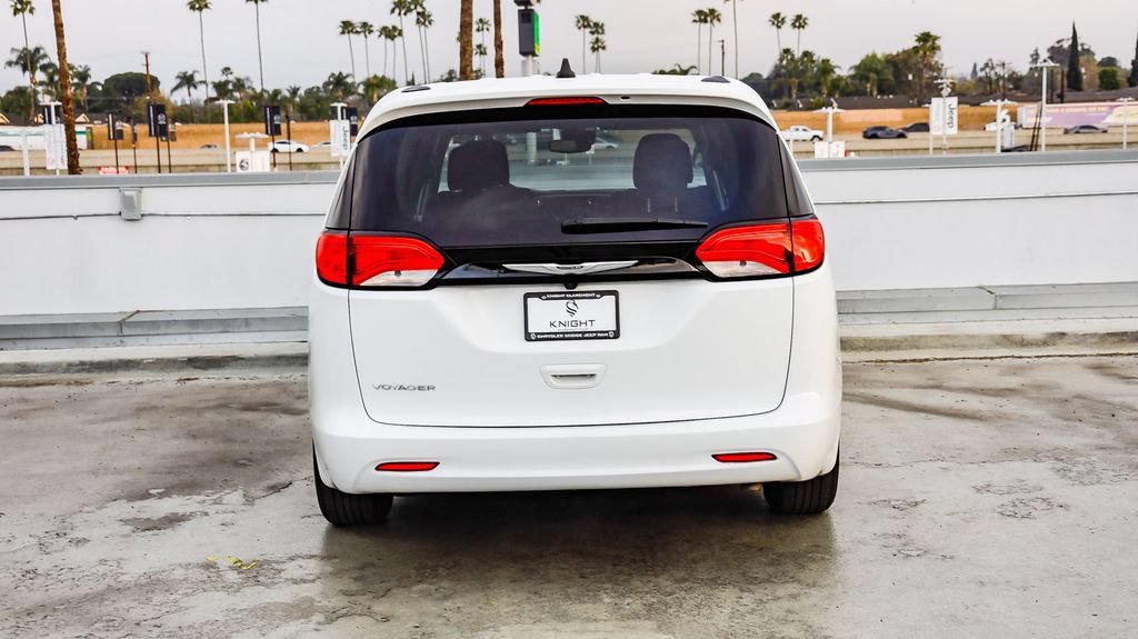Used 2024 Chrysler Voyager LX FWD image 8