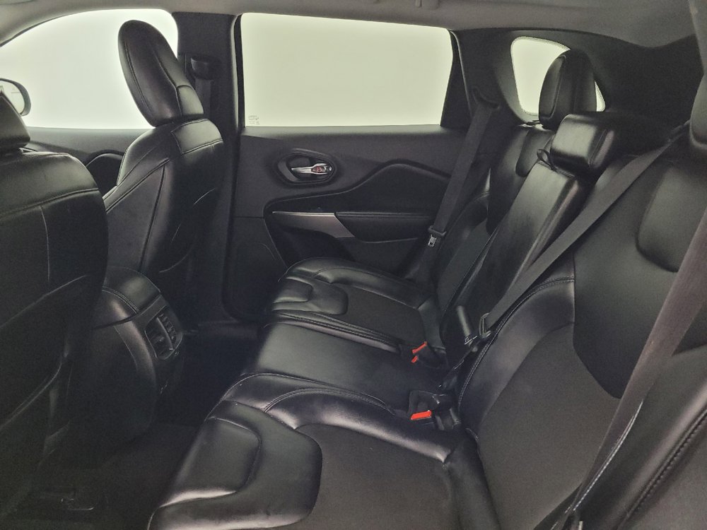 Used 2021 Jeep Cherokee Latitude Plus w/ Sun & Sound Group FWD image 18