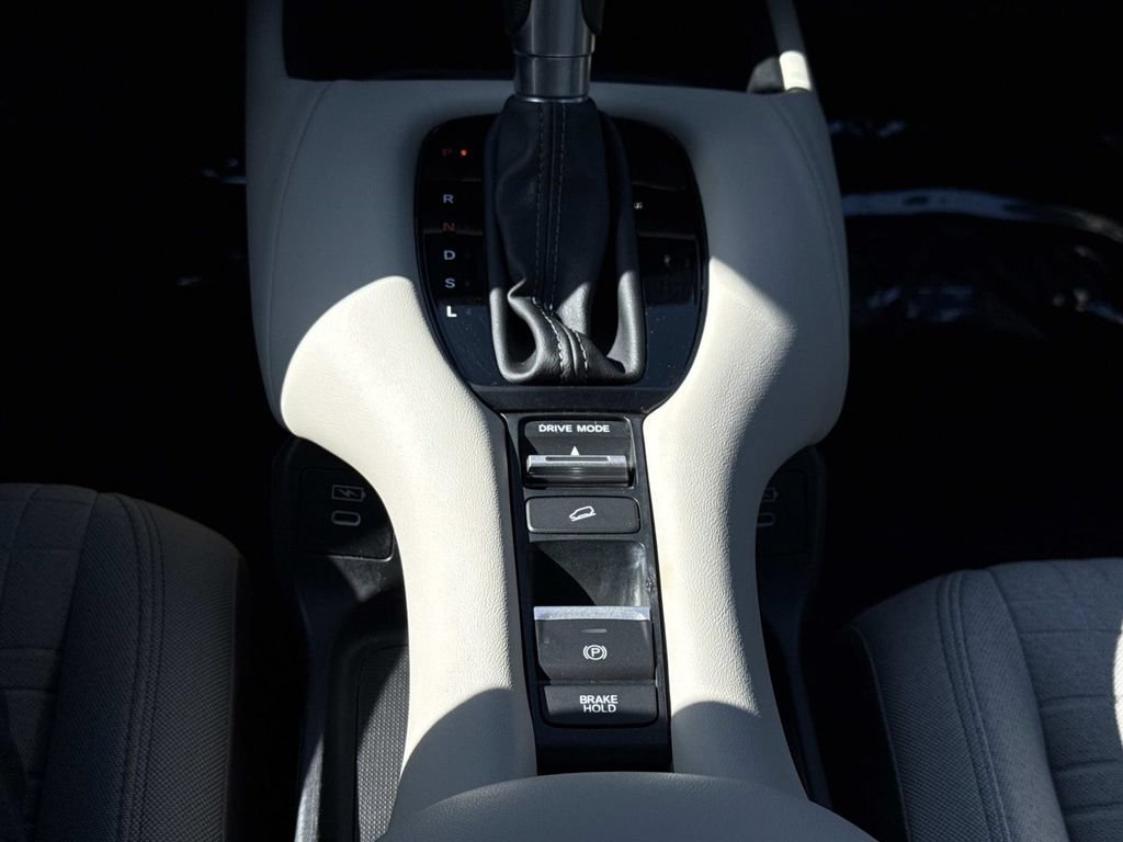Used 2025 Honda HR-V LX image 8