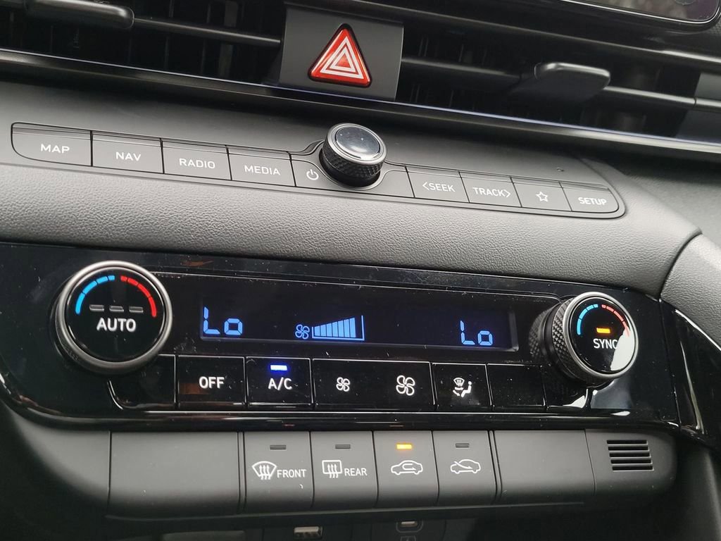New 2025 Hyundai Elantra SEL FWD image 27