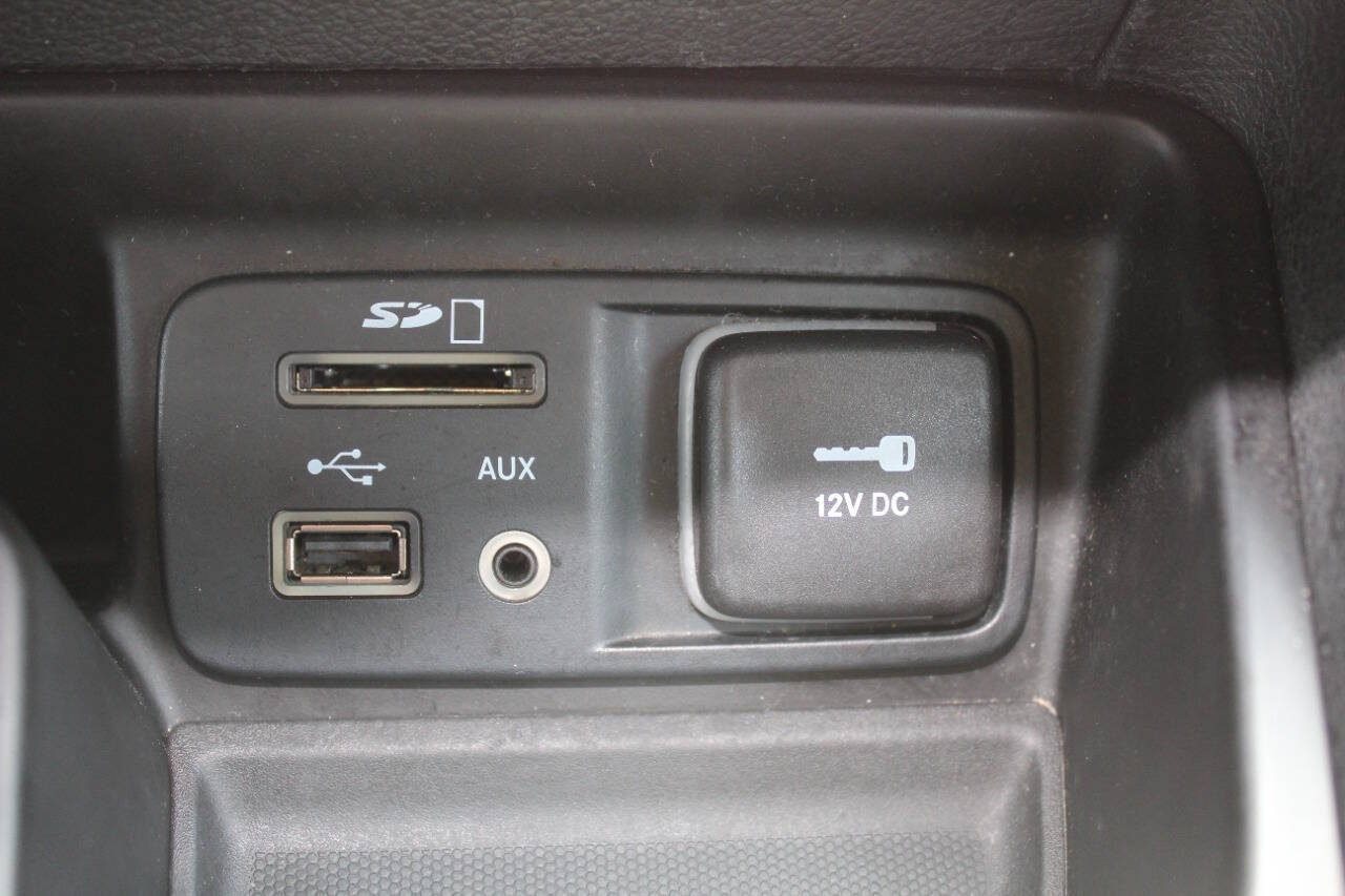 Used 2014 Jeep Cherokee Trailhawk w/ Technology Group AWD/4WD image 15