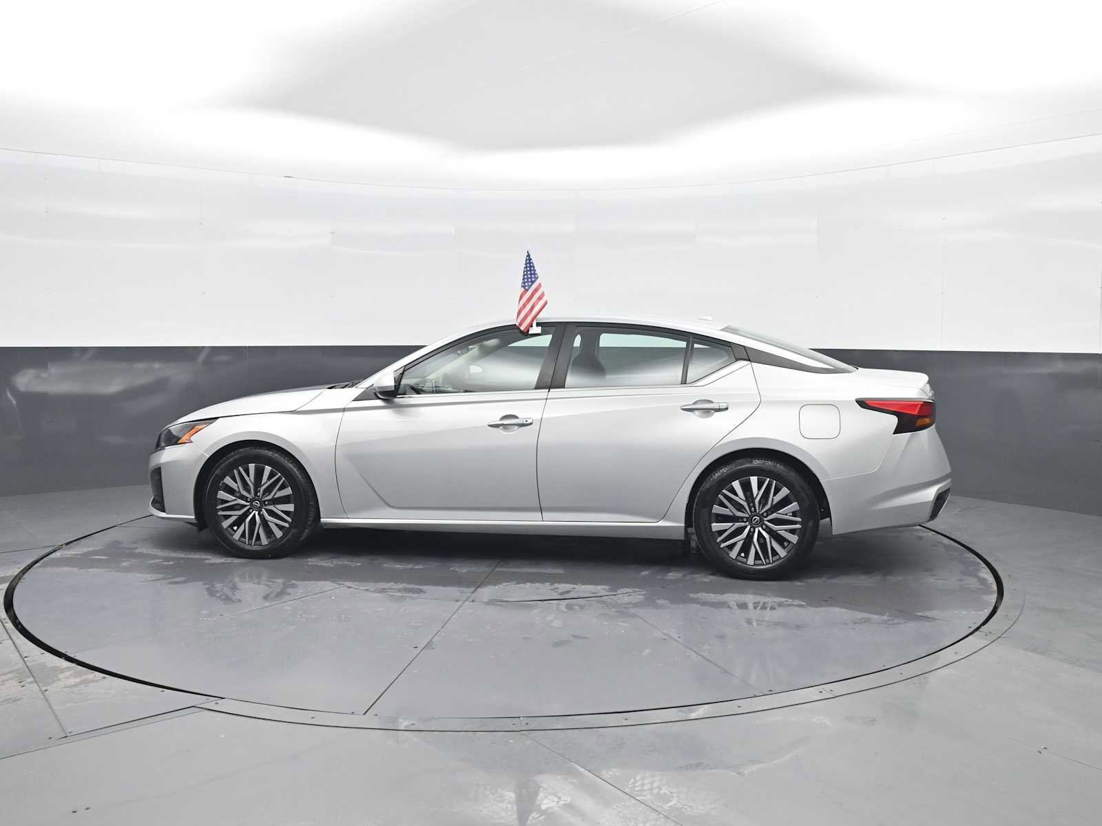 Used 2023 Nissan Altima 2.5 SV image 5