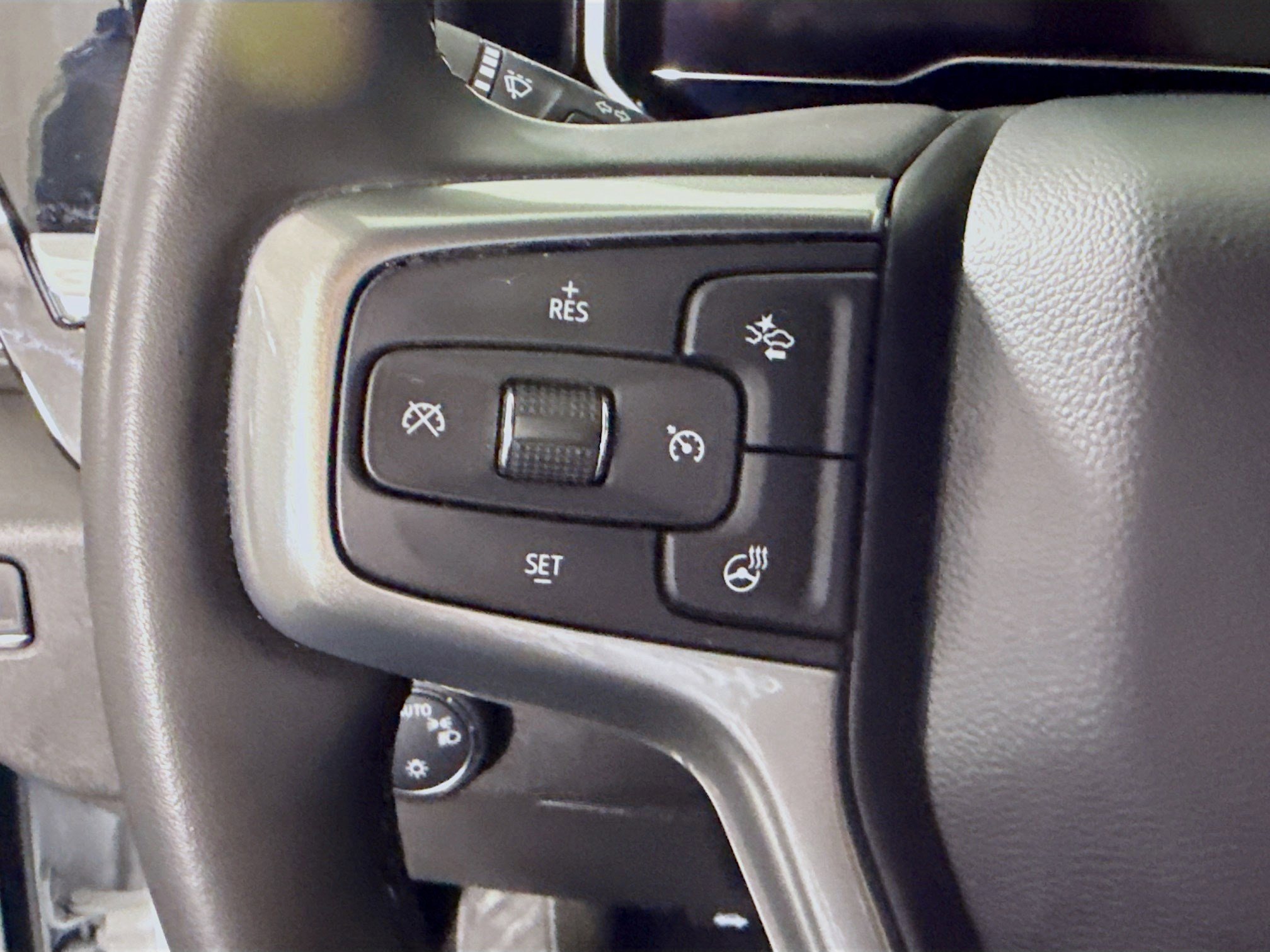 Used 2024 Chevrolet Silverado 1500 LT AWD/4WD image 14