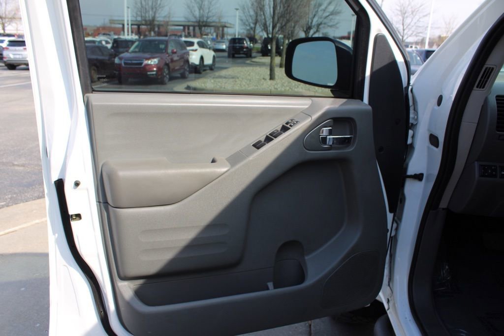 Used 2020 Nissan Frontier SV w/ Midnight Edition Floor Mats image 18