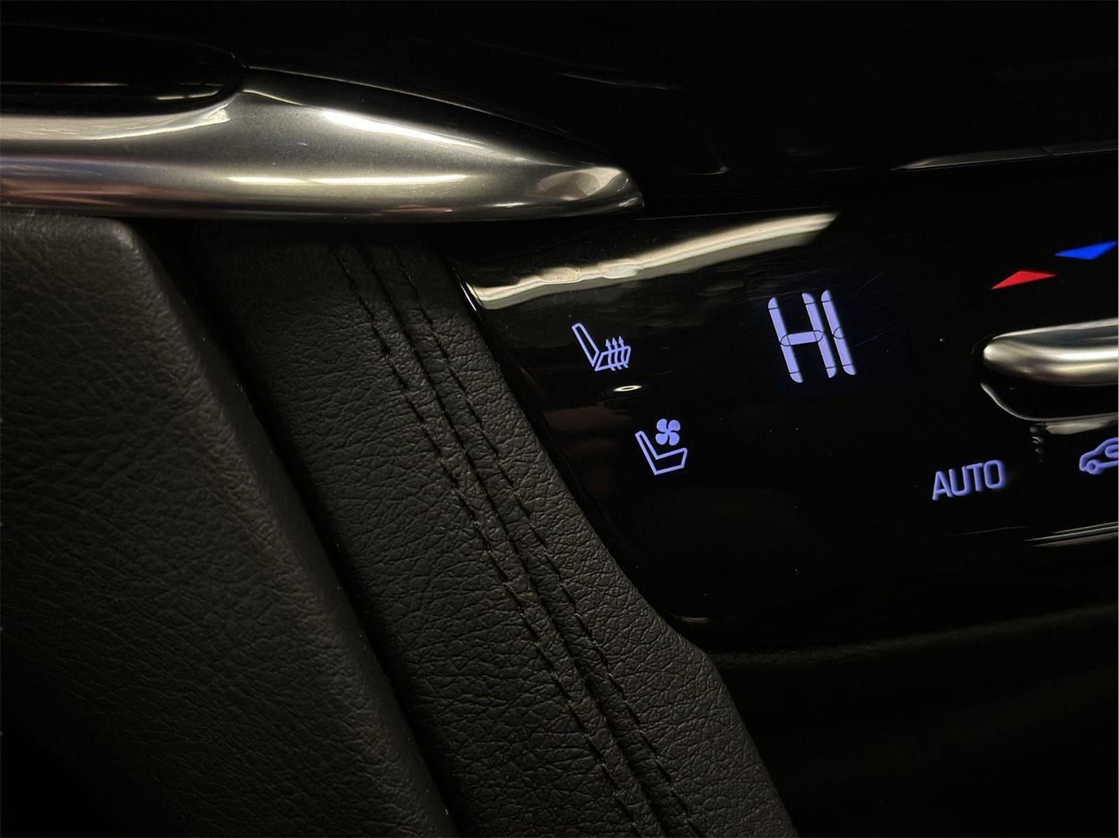 Certified 2020 Cadillac XT6 Premium Luxury w/ Platinum Package image 40