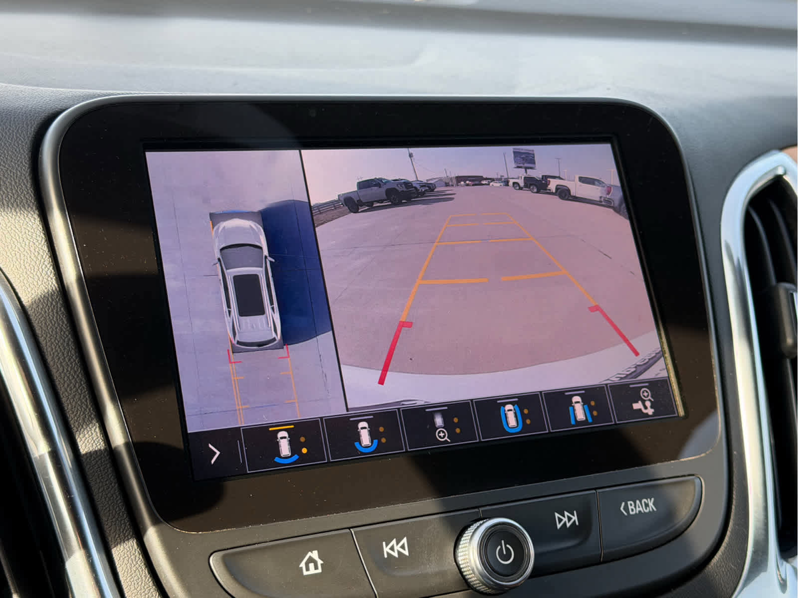 Used 2020 Chevrolet Equinox Premier image 24