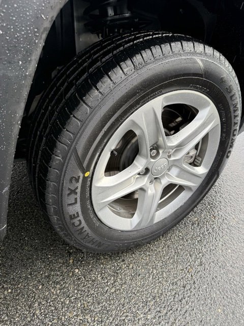 Used 2024 Jeep Compass Latitude image 32