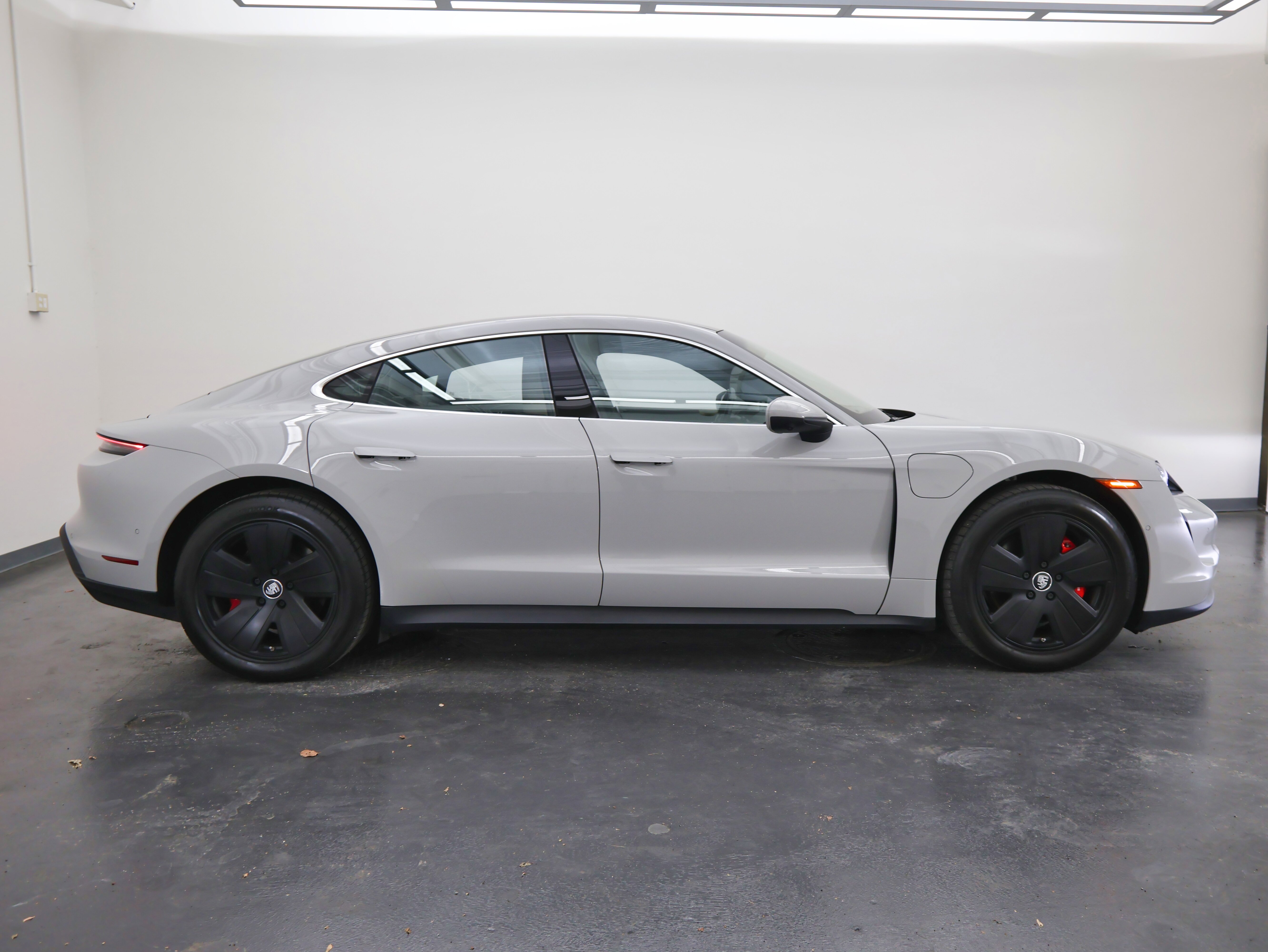 Used 2022 Porsche Taycan 4S image 2