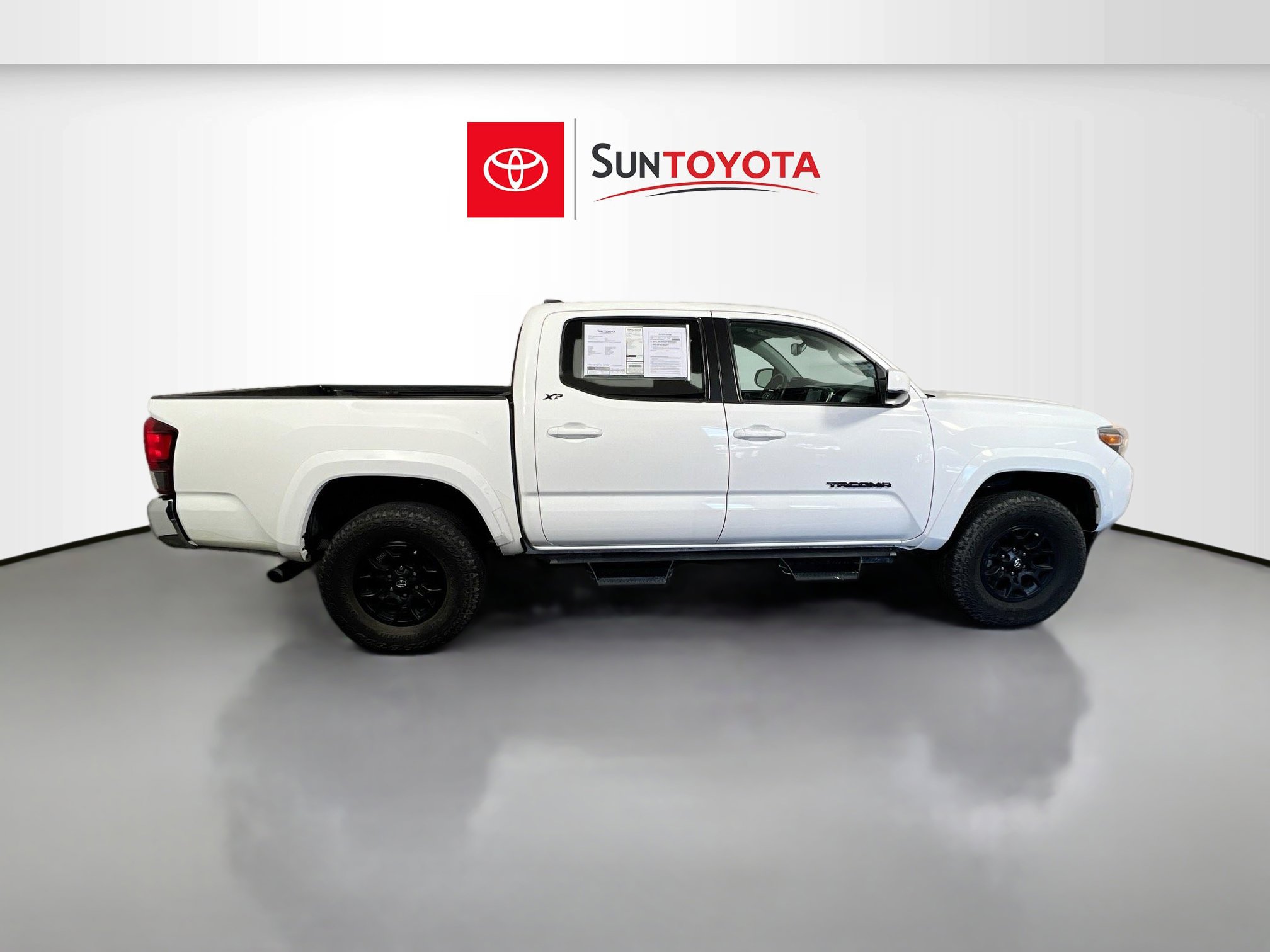 Used 2022 Toyota Tacoma SR5 RWD image 2