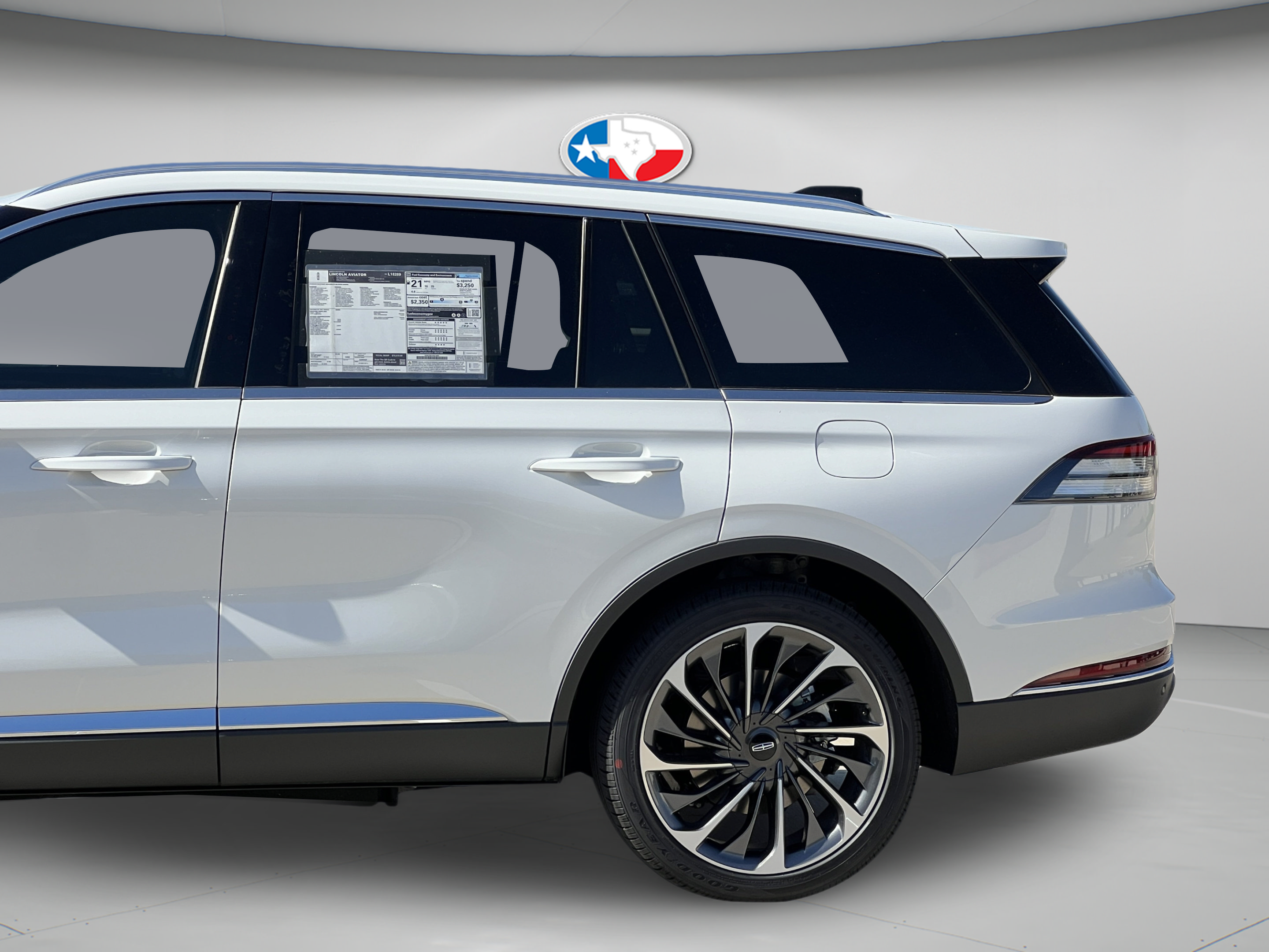 New 2026 Lincoln Aviator Reserve w/ Luxury Package RWD image 31