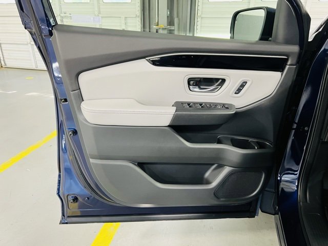 New 2025 Honda Pilot Touring image 24