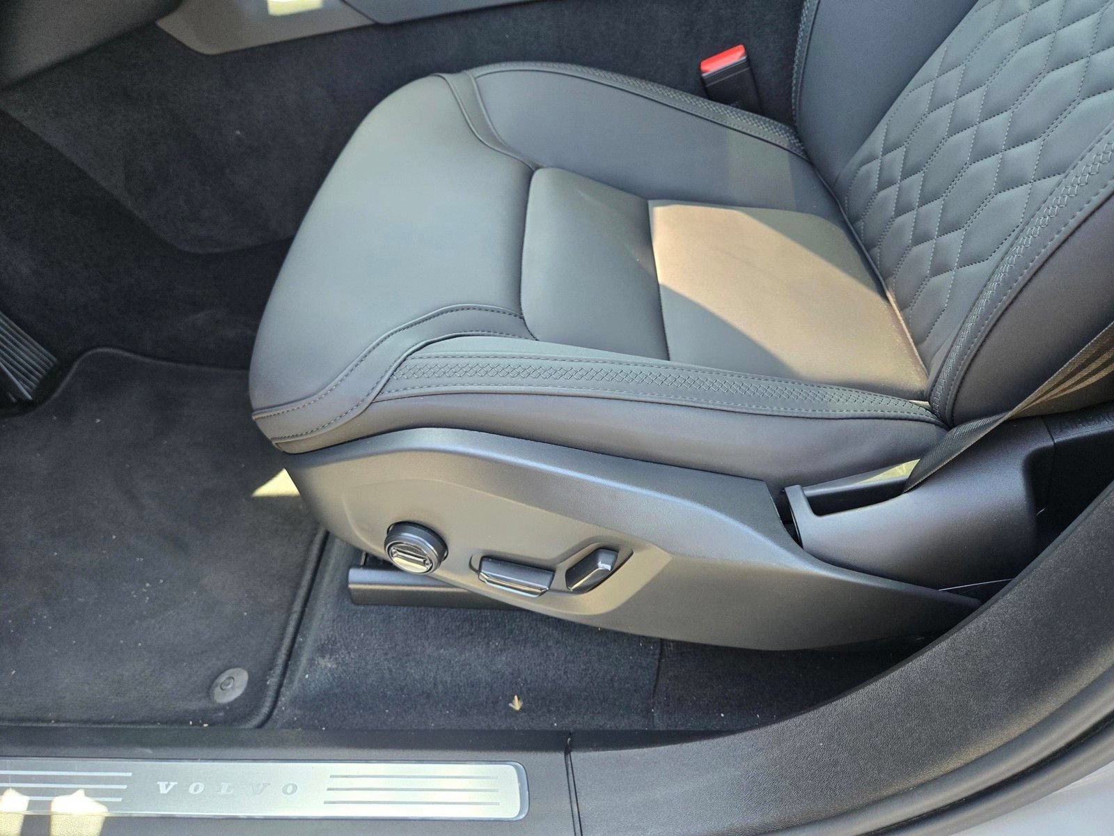 Certified 2025 Volvo XC90 B6 Plus AWD/4WD image 15