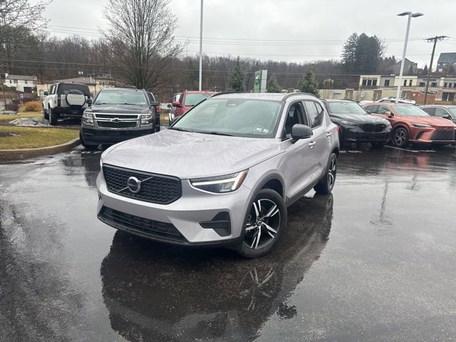 Used 2026 Volvo XC40 B5 Core w/ Climate Package