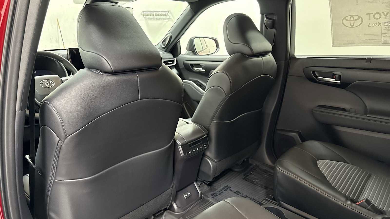 New 2026 Toyota Highlander XSE image 27