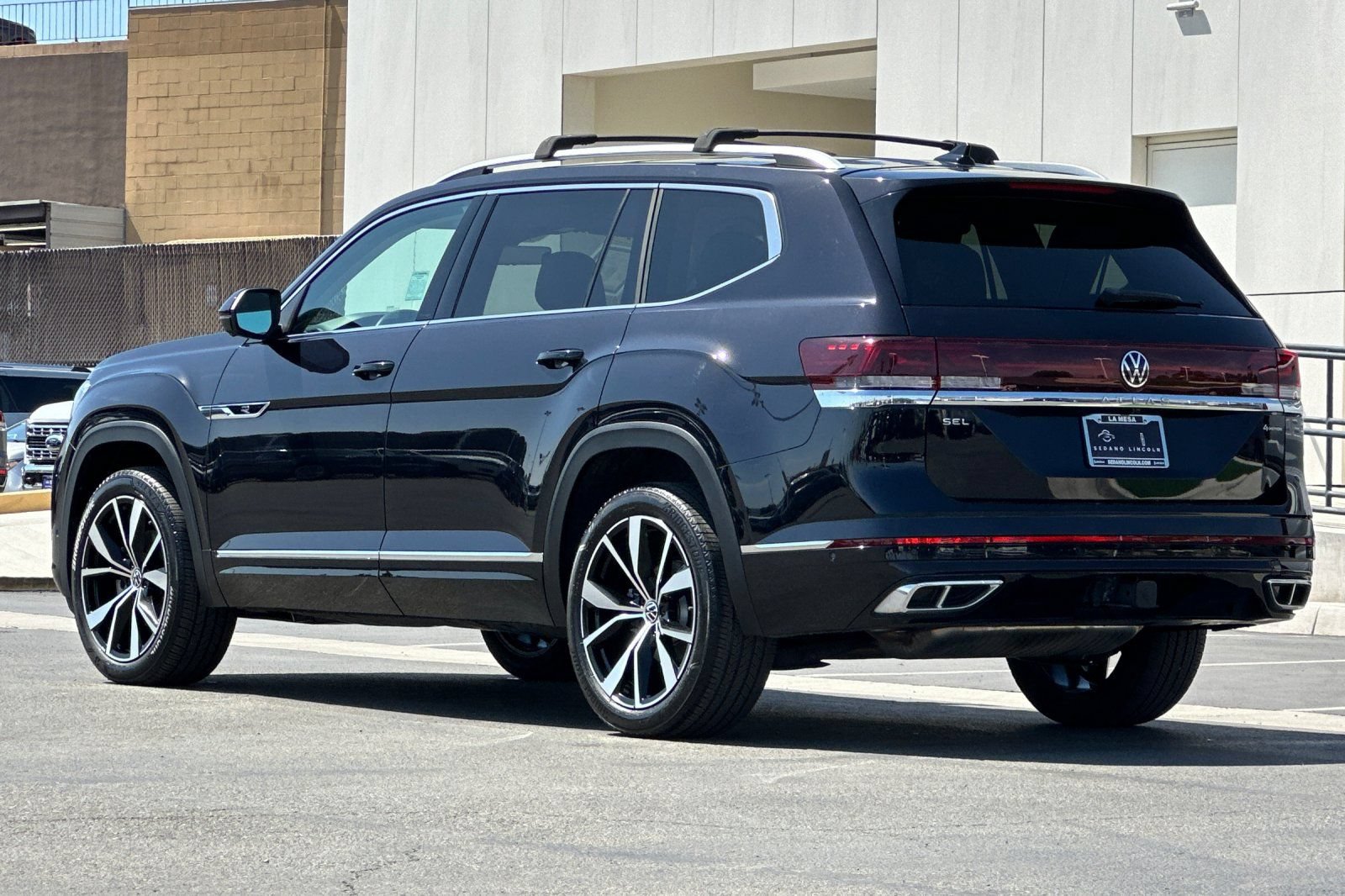 Used 2024 Volkswagen Atlas SEL Premium R-Line AWD/4WD image 5