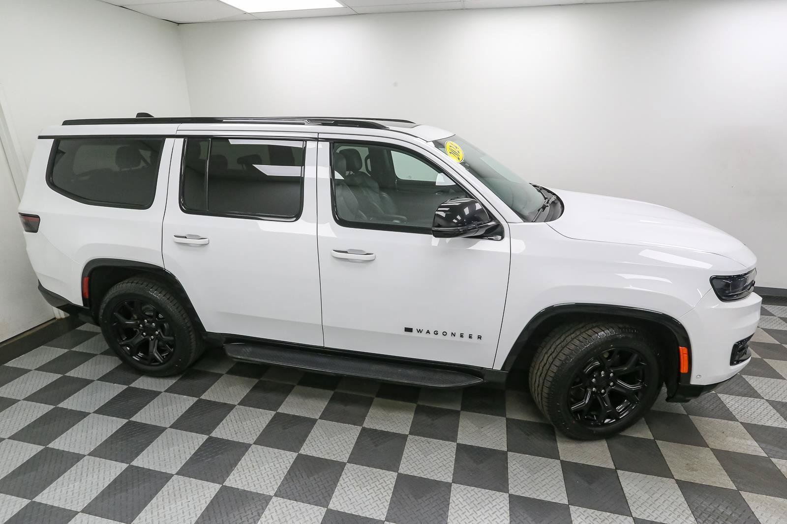 Used 2024 Jeep Wagoneer Series II AWD/4WD image 5