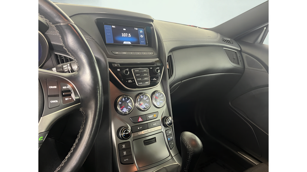 Used 2016 Hyundai Genesis 3.8 RWD image 15