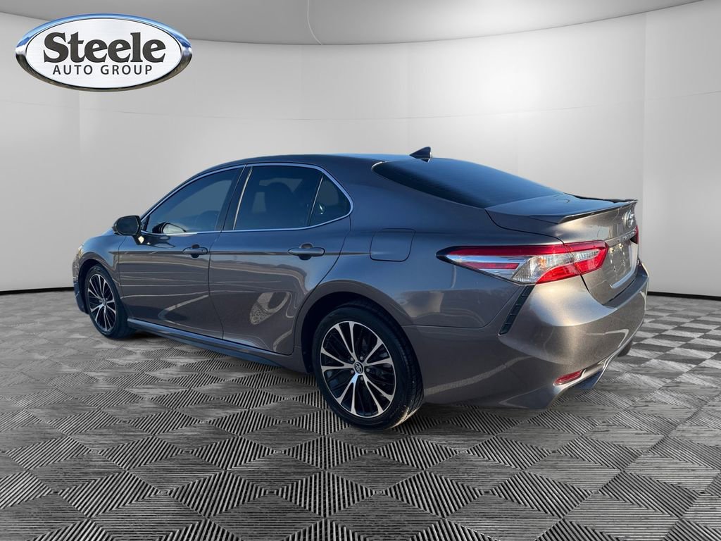 Used 2020 Toyota Camry SE image 3