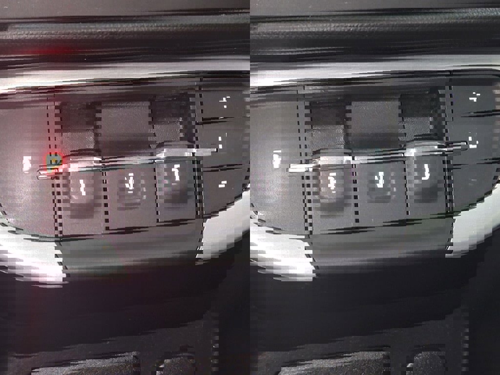 Used 2022 GMC Terrain SLE image 25