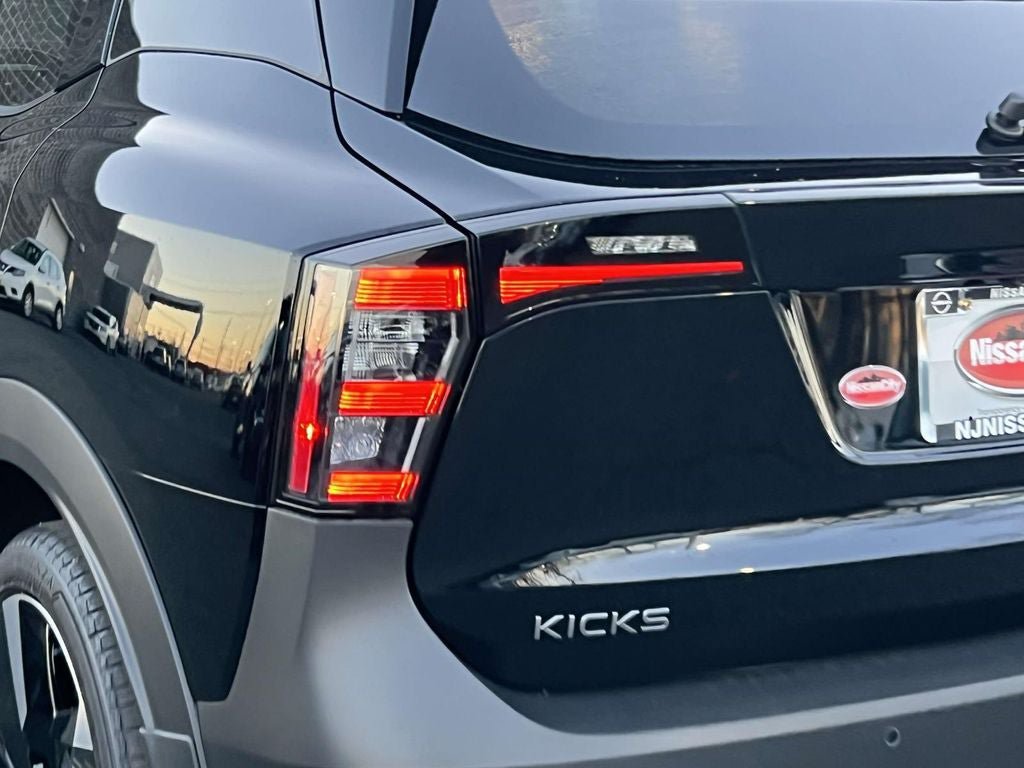 New 2026 Nissan Kicks SR w/ SR Premium Package AWD/4WD image 9
