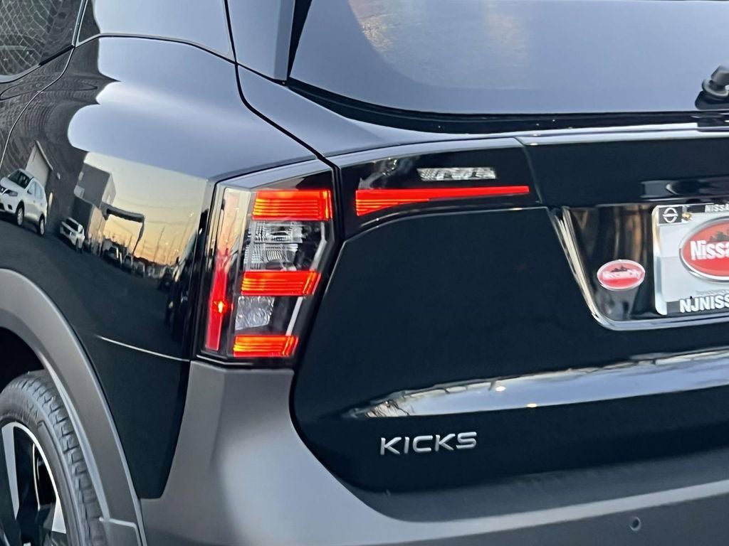 New 2026 Nissan Kicks SR w/ SR Premium Package AWD/4WD image 9