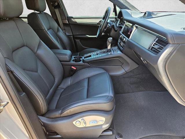 Used 2021 Porsche Macan Turbo AWD/4WD image 22