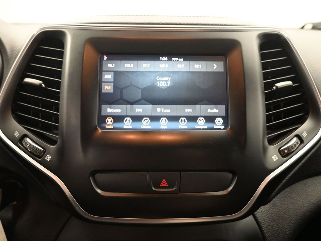 Used 2019 Jeep Cherokee Latitude w/ Popular Appearance Group AWD/4WD image 13