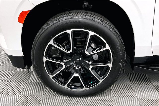 Used 2024 Chevrolet Suburban RST w/ Luxury Package AWD/4WD image 10