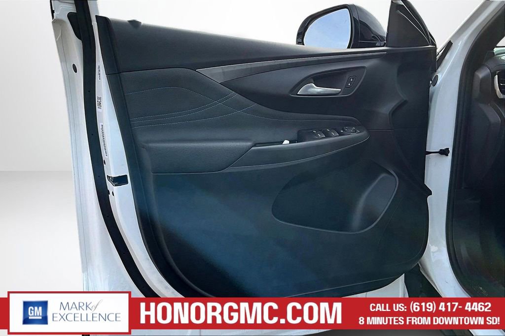 Used 2025 Buick Envista Sport Touring image 19