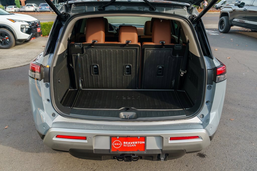 New 2025 Nissan Pathfinder Platinum image 7