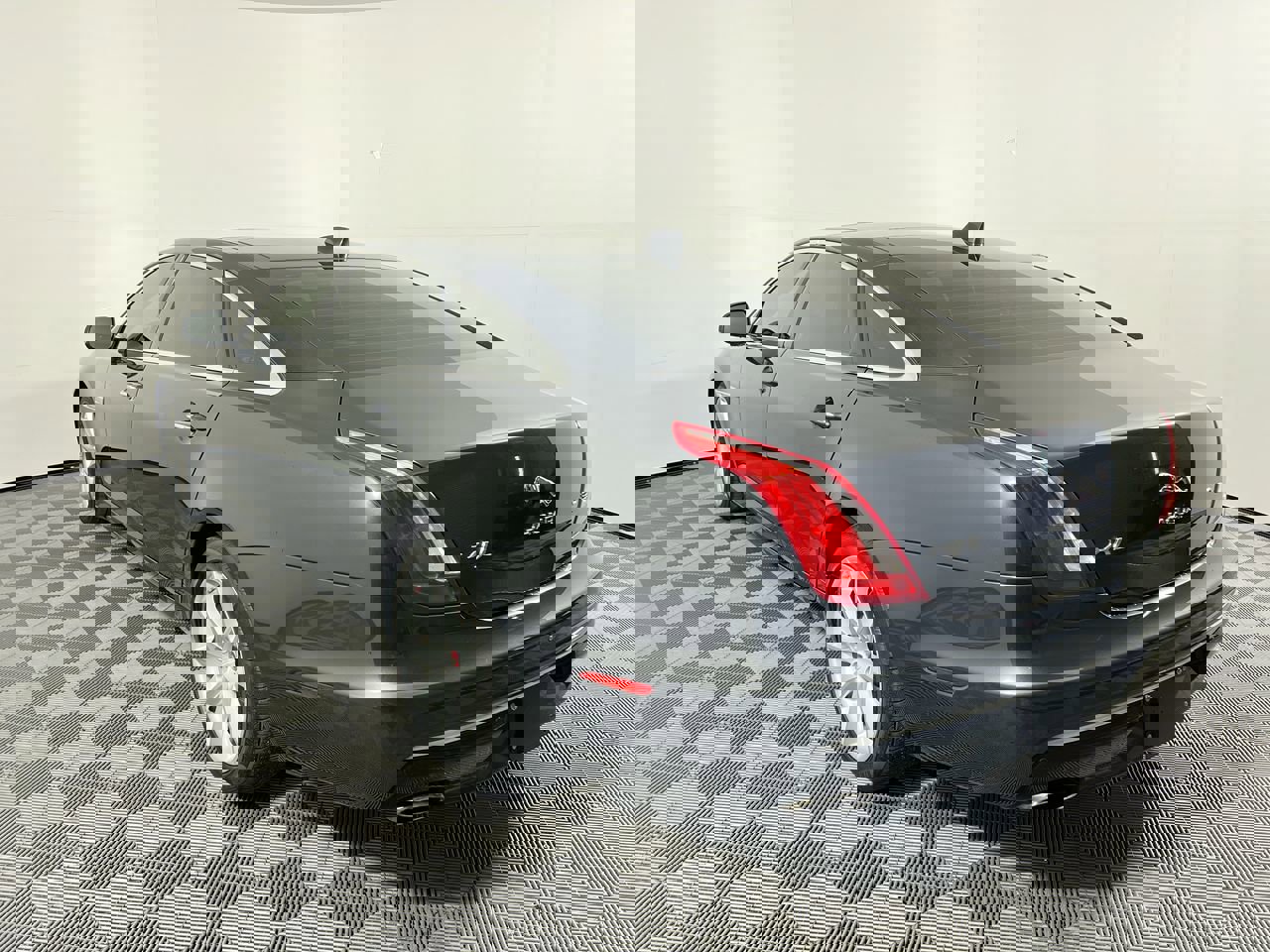 Used 2018 Jaguar XJ L Portfolio image 5