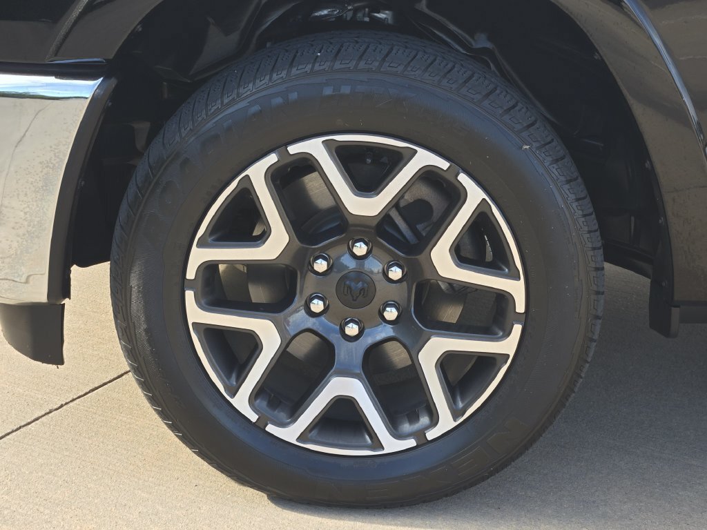 Used 2025 RAM 1500 Laramie AWD/4WD image 10