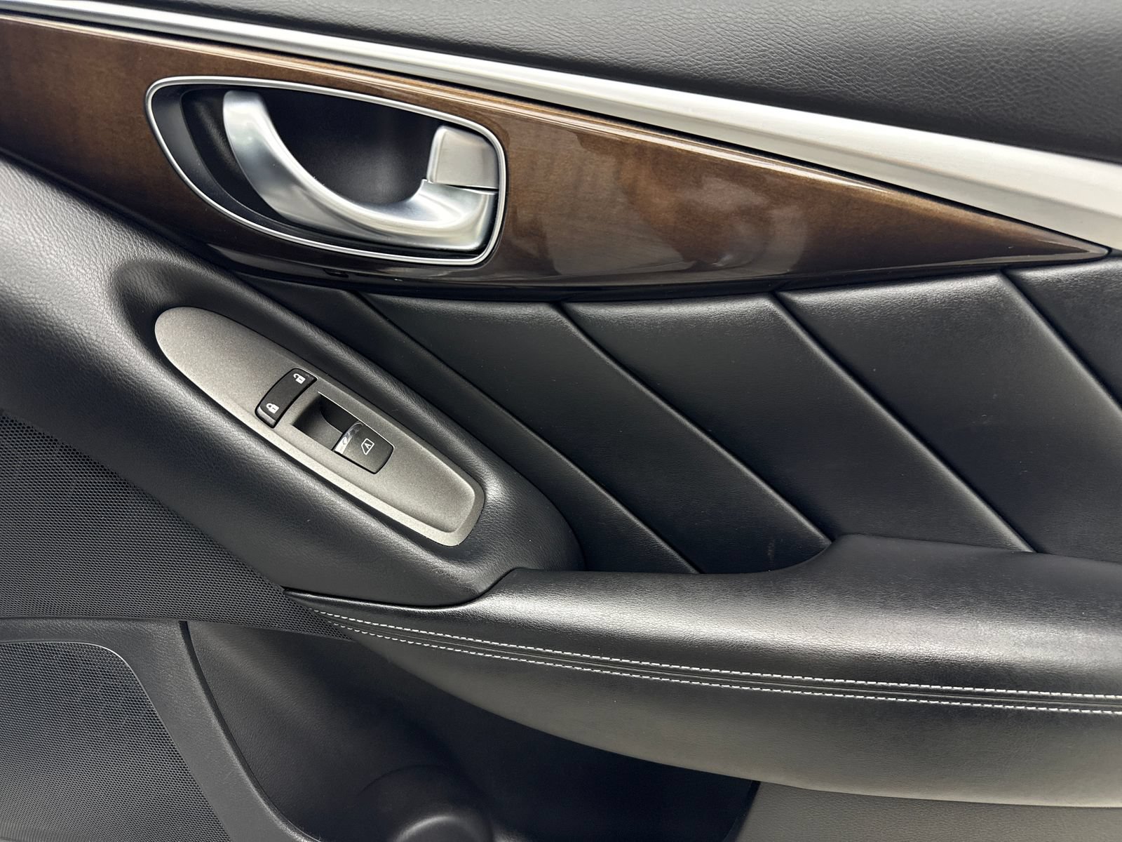 Used 2018 INFINITI Q50 Luxe w/ Essential Package (3.0T Luxe) AWD/4WD image 42