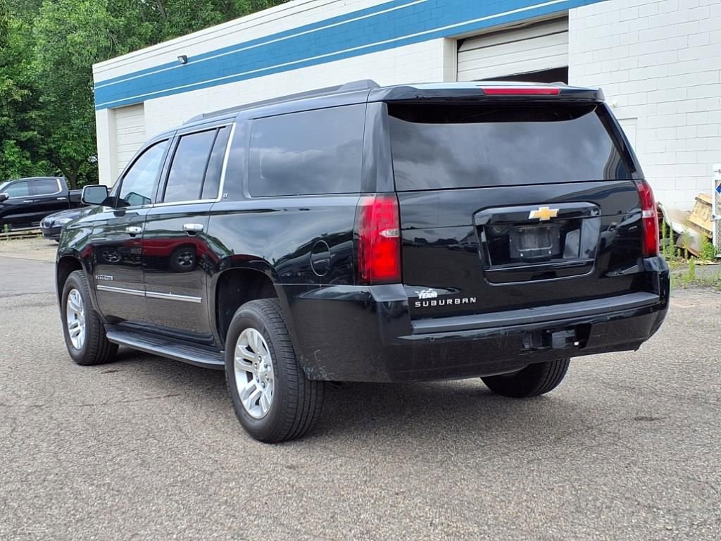 Used 2019 Chevrolet Suburban LT image 3