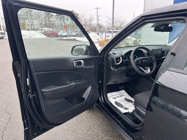 Certified 2026 Hyundai Venue SE image 9