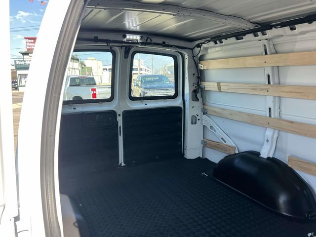 Used 2024 GMC Savana 2500 w/ Driver Convenience Package image 13