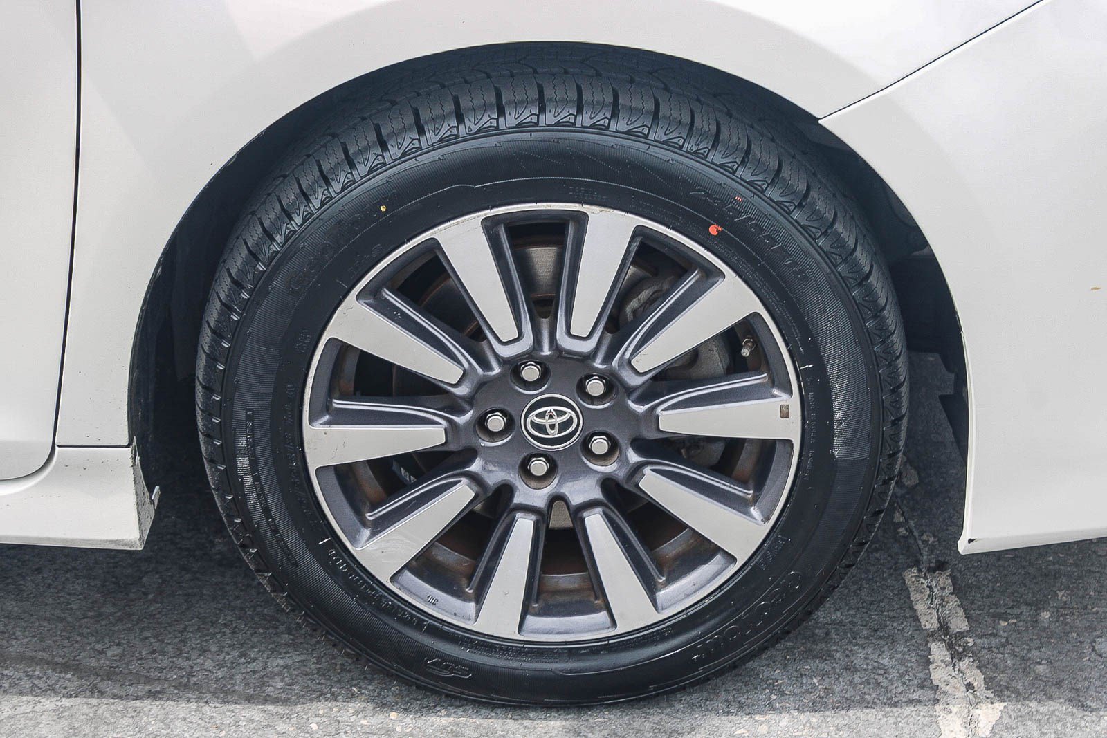 Used 2020 Toyota Sienna Limited Premium w/ Carpet Mat Package FWD image 11