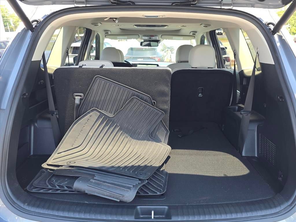 Certified 2023 Kia Telluride EX w/ EX Captain's Chair Package AWD/4WD image 15