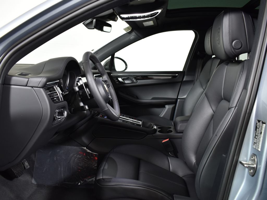 Used 2026 Porsche Macan AWD/4WD image 5
