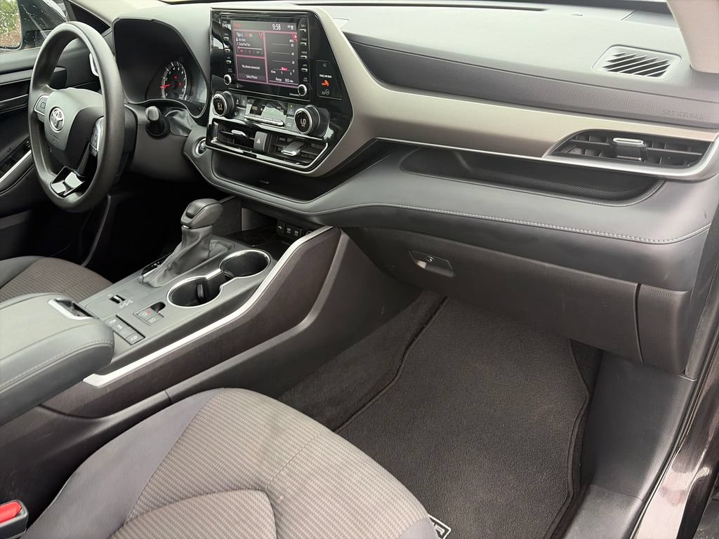 Used 2021 Toyota Highlander L FWD image 32