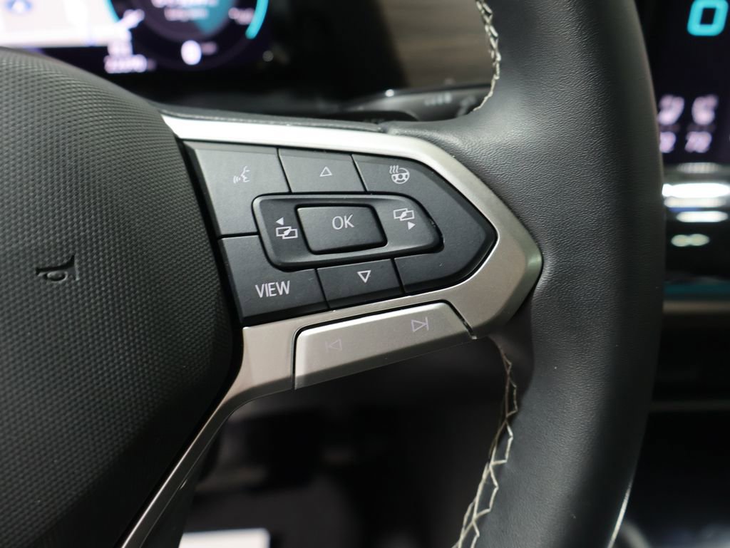 Used 2025 Volkswagen Atlas SEL AWD/4WD image 38