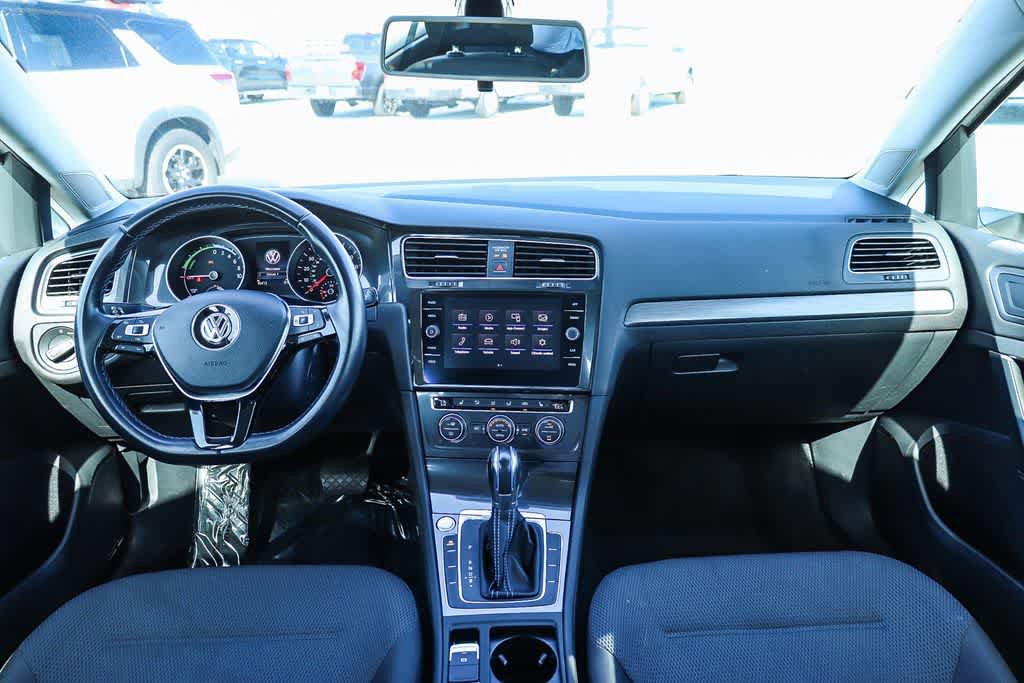 Used 2018 Volkswagen e-Golf SE FWD image 12
