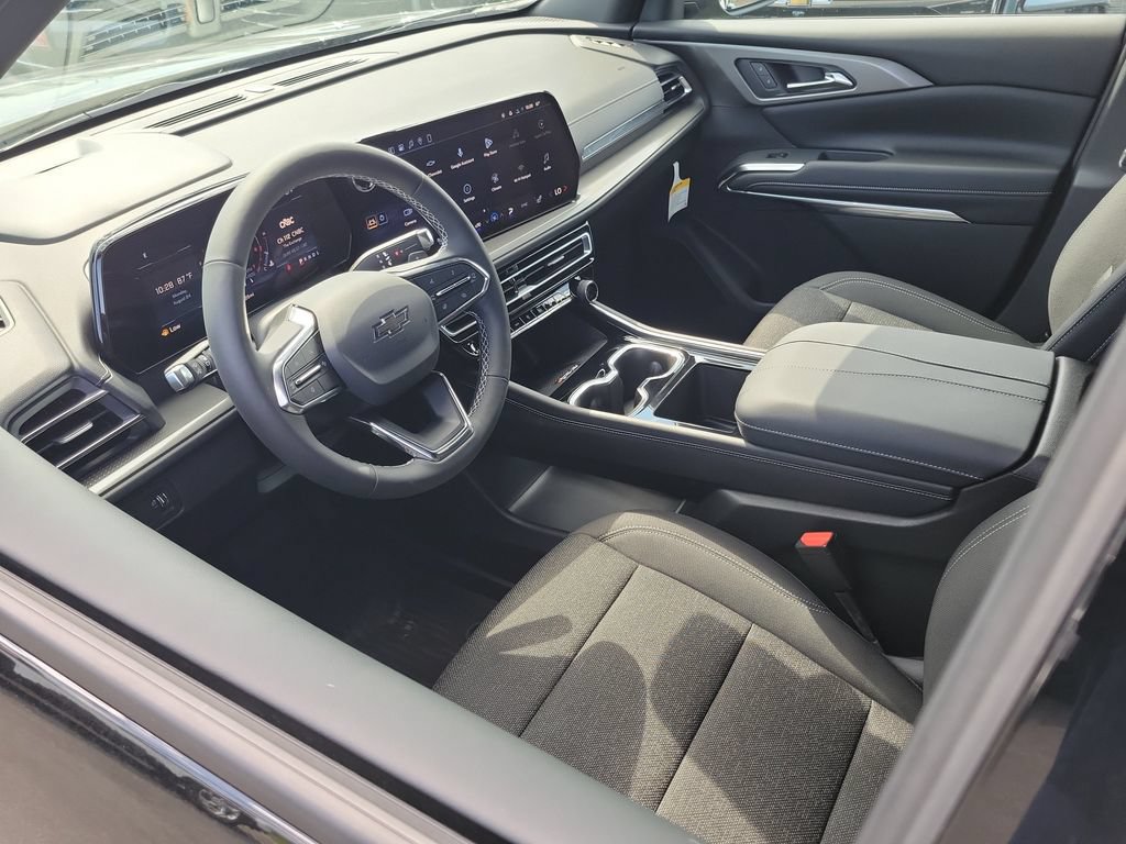 New 2027 Chevrolet Traverse LT w/ Midnight/Sport Edition FWD image 3