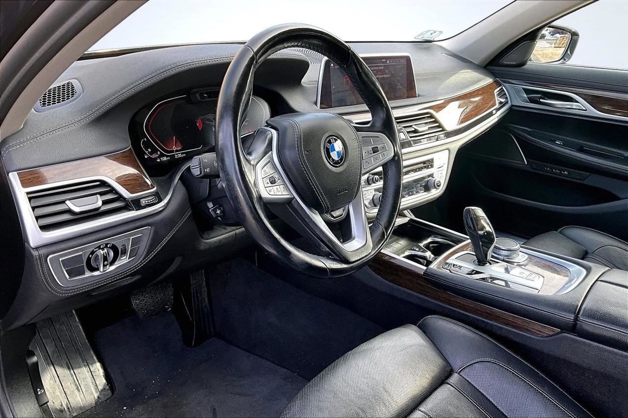 Used 2020 BMW 740i xDrive image 17