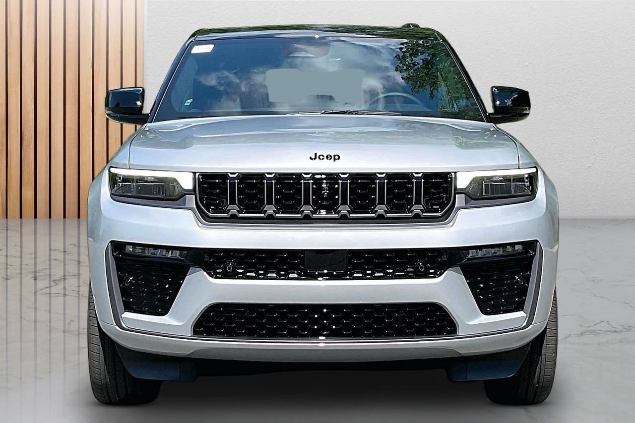 New 2026 Jeep Grand Cherokee Summit w/ Obsidian Package AWD/4WD image 3