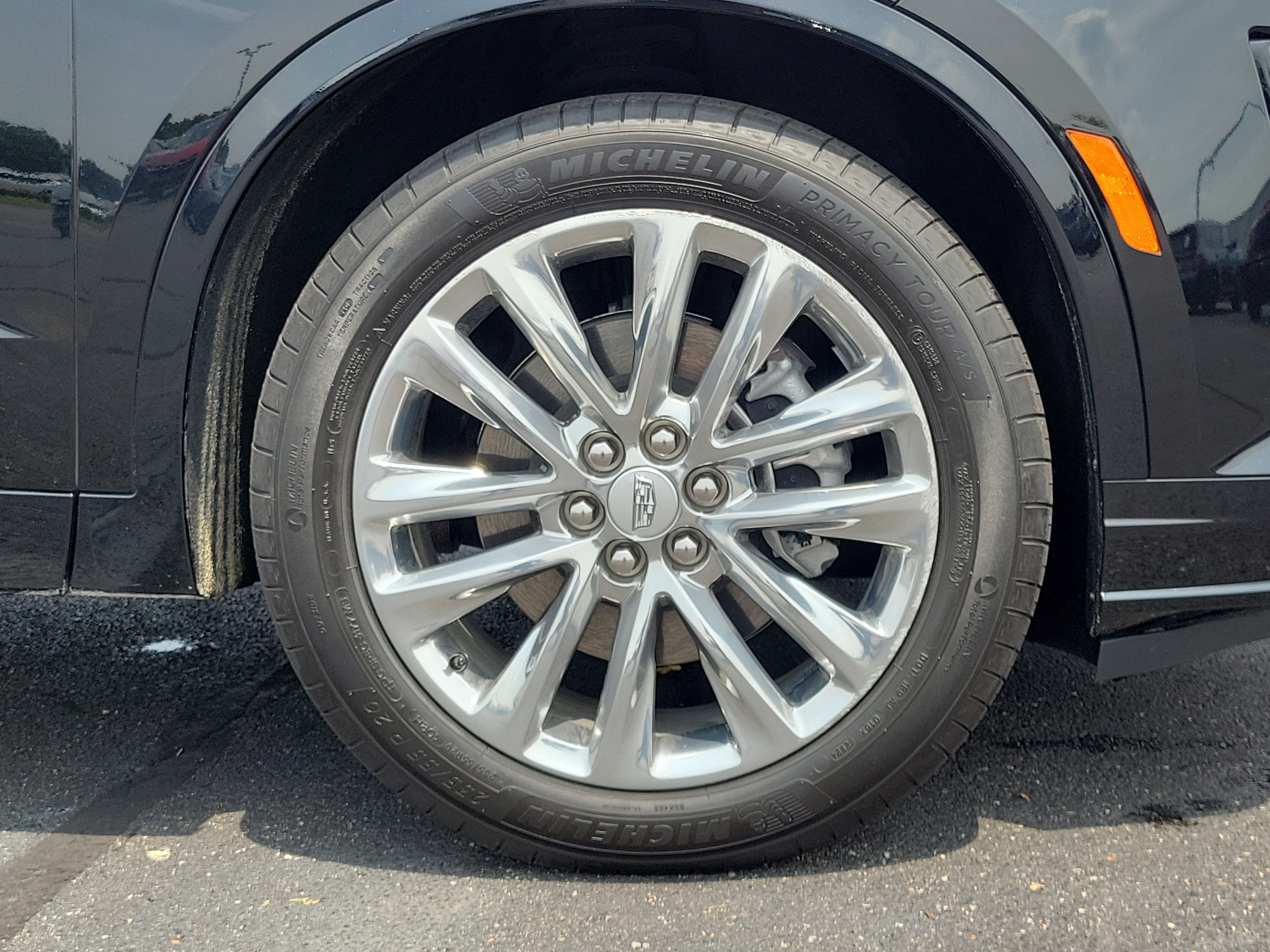 Used 2025 Cadillac XT6 Premium Luxury w/ LPO, Floor Liner Package AWD/4WD image 5