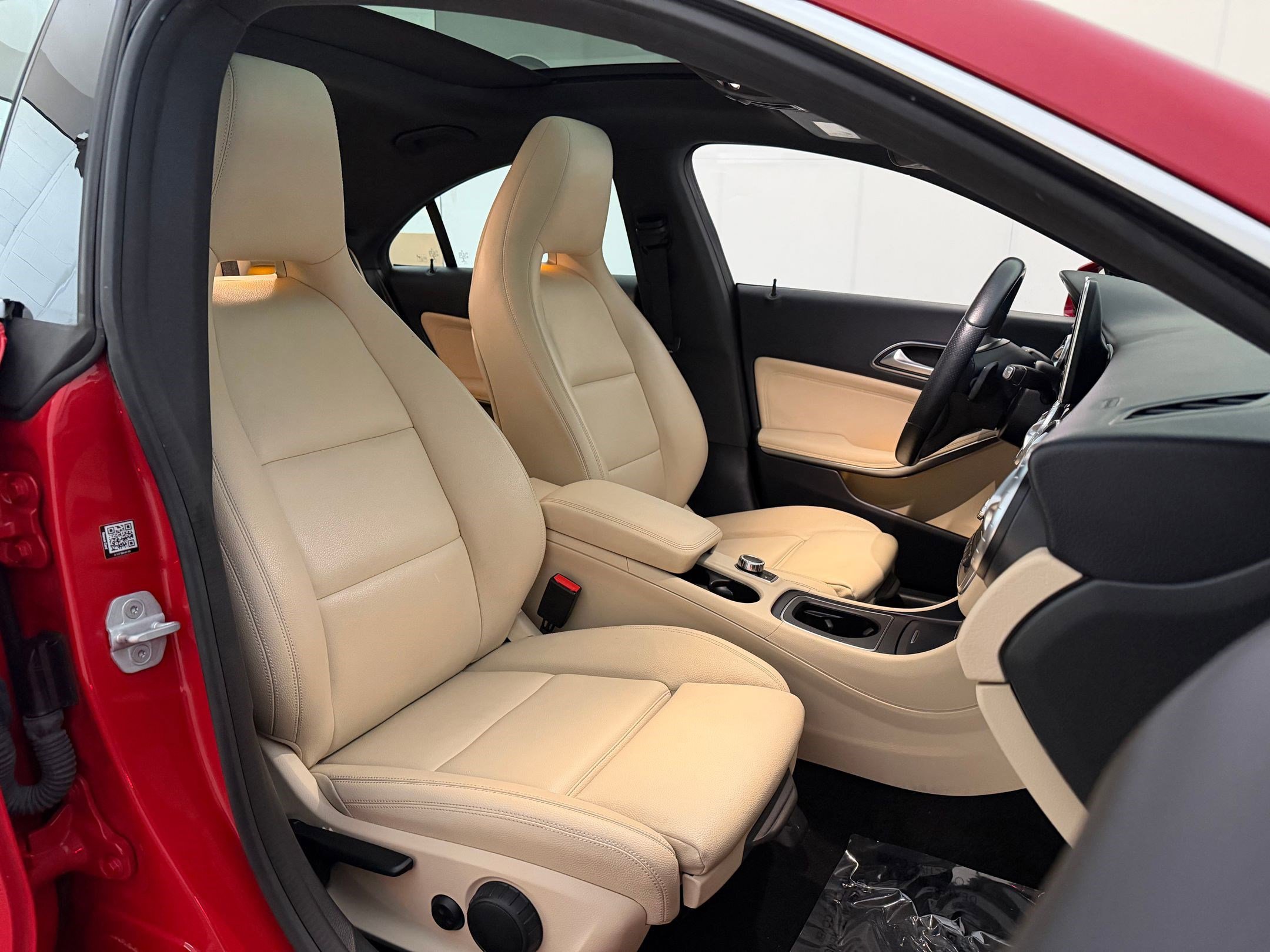 Used 2016 Mercedes-Benz CLA 250 4MATIC image 32