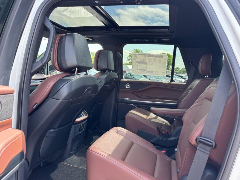 New 2026 Lincoln Navigator Reserve AWD/4WD image 11